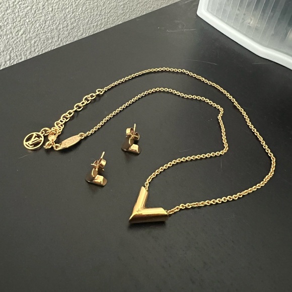 GENUINE✨Louis Vuitton Essential V Necklace & Earrings Set - Picture 1 of 4
